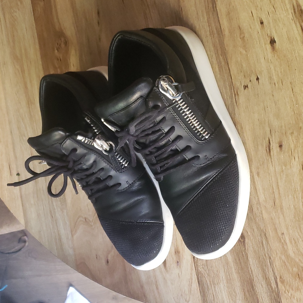 Giuseppe Zanotti womens size 40 made in italy 🇮🇹 good condition